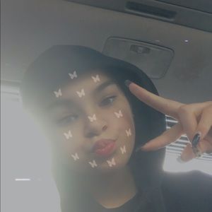 Meet your Posher, Menisha